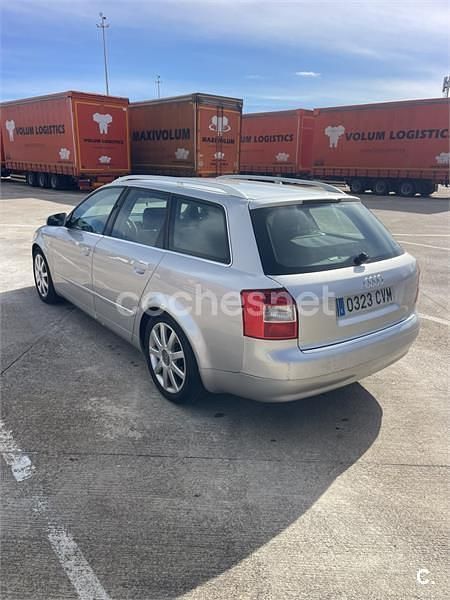 Usado Audi A4 130 CV (95 kW) 2004 Gris / plata Familiar