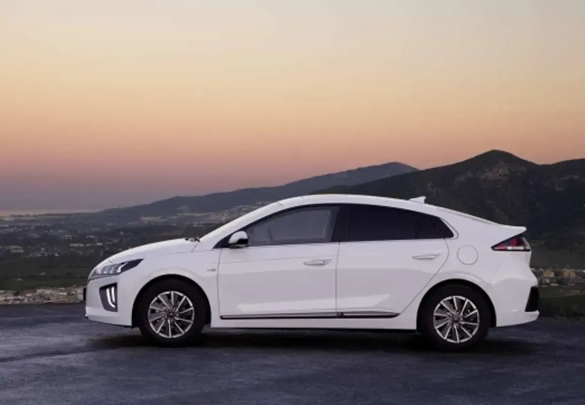Usado Hyundai Ioniq 141 CV (103 kW) 2021 Rojo Utilitario