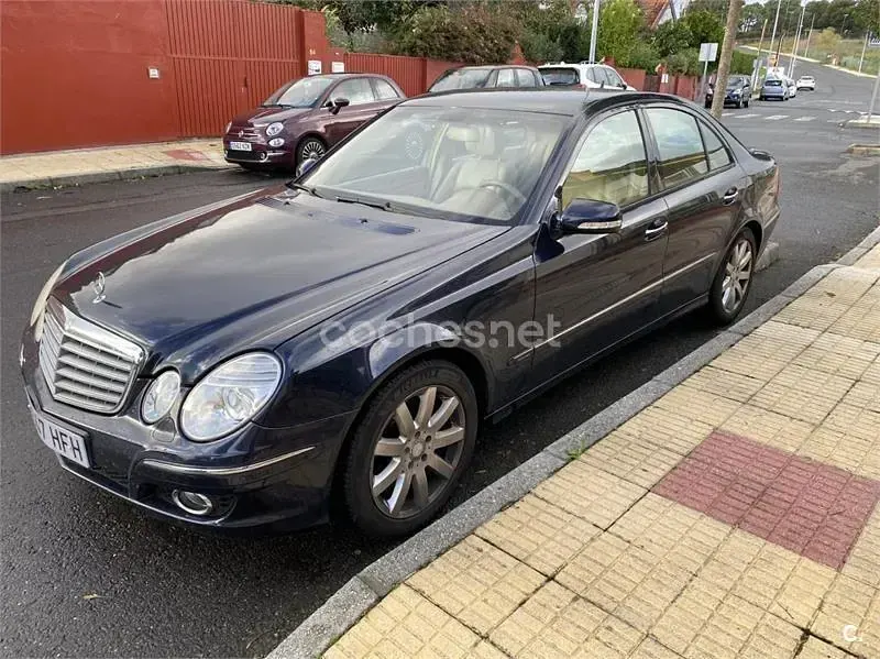 Usado Mercedes E320 Elegance 224 CV (164 kW) 2007 Azul Berlina