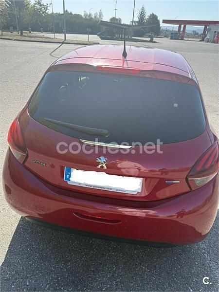 Usado Peugeot 208 Style 82 CV (60 kW) 2016 Rojo Utilitario