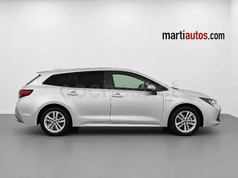 Usado Toyota Corolla Active 122 CV (89 kW) 2022 Gris / plata Familiar