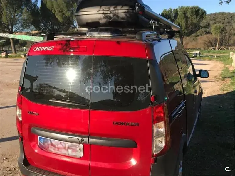 Usado Dacia Dokker Essentiel 95 CV (69 kW) 2021 Rojo Monovolumen