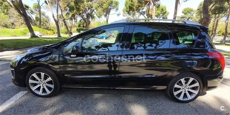 Usado Peugeot 308 SW Family 112 CV (82 kW) 2013 Negro Familiar