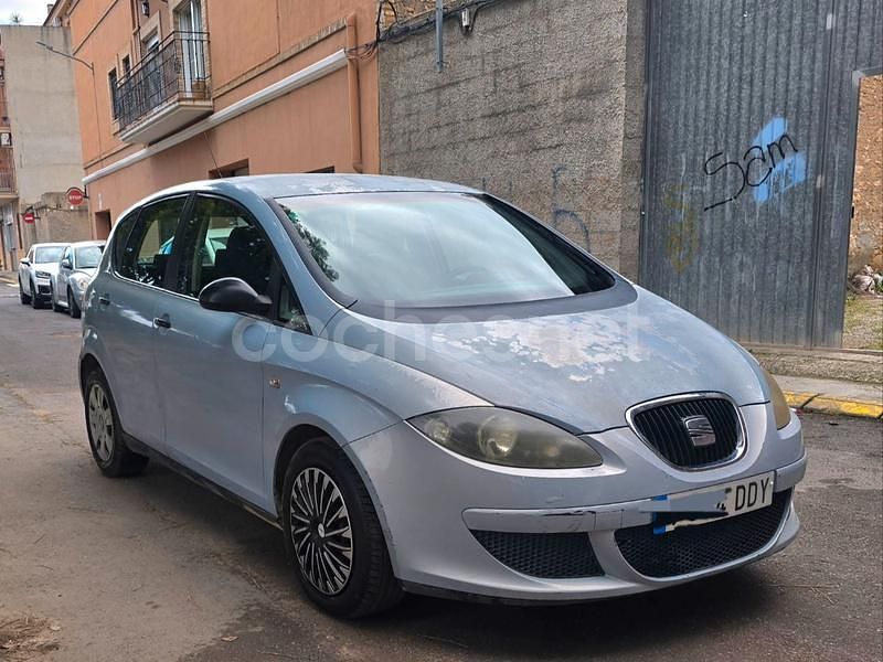 Gris / plata Usado 2005 Seat Altea Sport Berlina | 2499 € (Precio justo) - Imagen 1/4