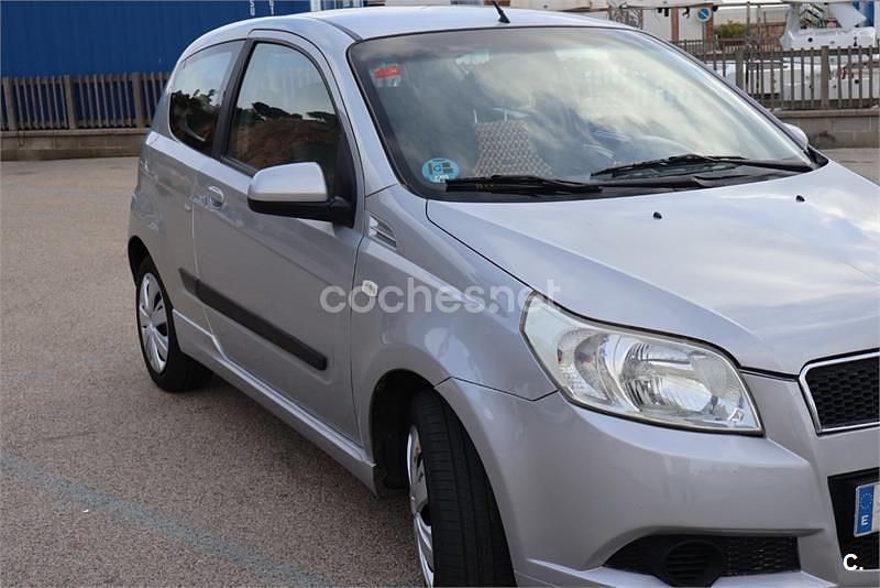 Usado Chevrolet Aveo LS 84 CV (61 kW) 2010 Gris / plata Berlina