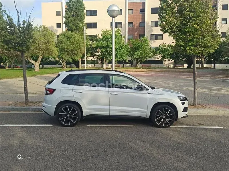 Usado Skoda Karoq 150 CV (110 kW) 2019 Blanco SUV