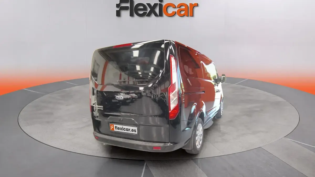 Usado Ford Tourneo Titanium 170 CV (125 kW) 2022 Negro Monovolumen