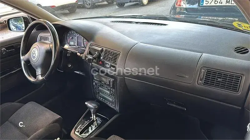 Usado VW Golf IV Highline 100 CV (73 kW) 2001 Negro Familiar
