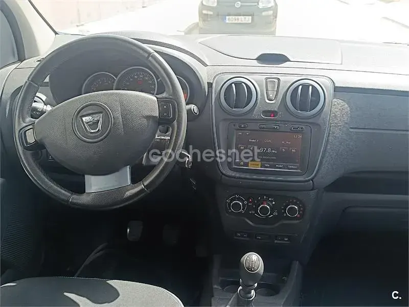 Usado Dacia Lodgy Stepway 107 CV (78 kW) 2015 Azul Monovolumen