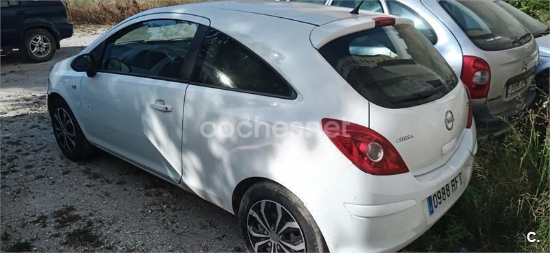 Blanco Usado 2011 Opel Corsa Berlina | 2200 € (Buen precio) - Imagen 1/4