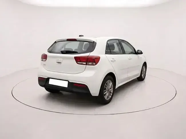 Usado Kia Rio 100 CV (73 kW) 2022 Blanco Berlina