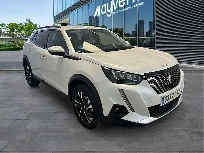 Usado Peugeot 2008 Allure 131 CV (96 kW) 2022 Blanco SUV