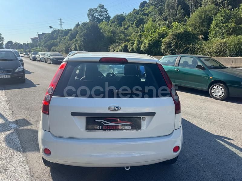 Usado Ford Fiesta Ambiente 68 CV (50 kW) 2007 Blanco Utilitario