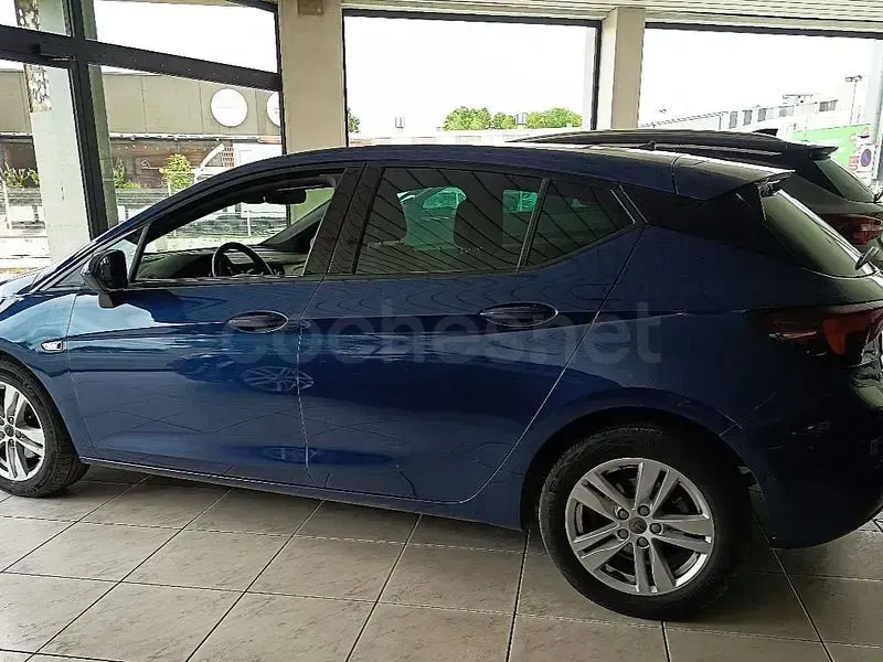 Usado Opel Astra 110 CV (80 kW) 2020 Azul Berlina
