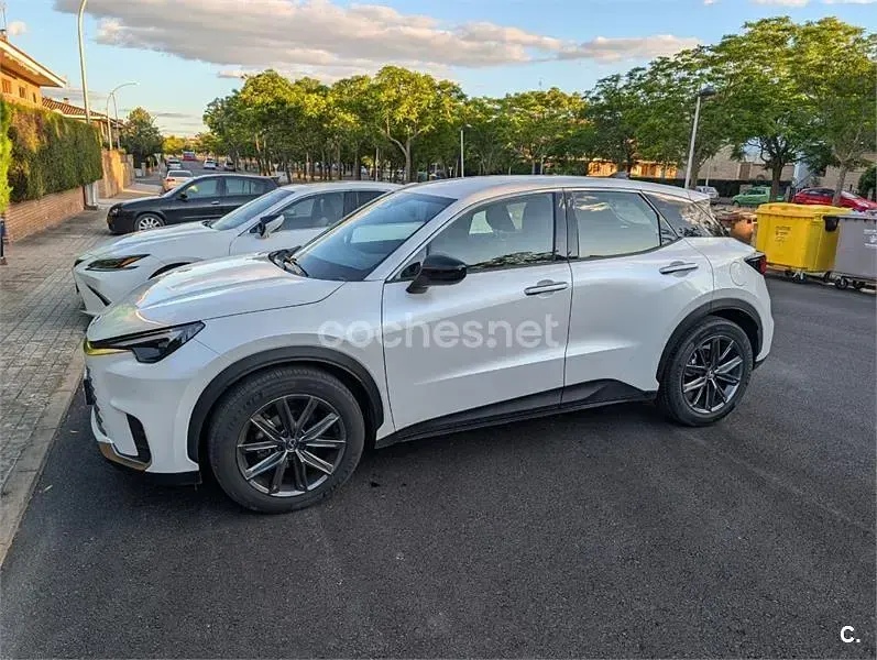 Usado Lexus LBX 136 CV (100 kW) 2024 Blanco SUV
