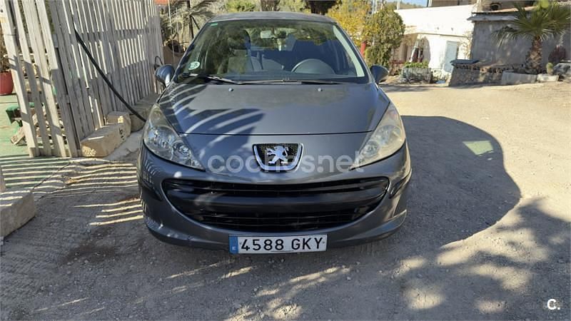 Gris / plata Usado 2009 Peugeot 207 Berlina | 2350 € (Precio justo) - Imagen 1/4
