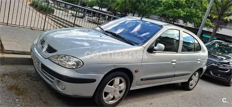 Usado Renault Mégane II Expression 110 CV (80 kW) 2002 Gris / plata Berlina