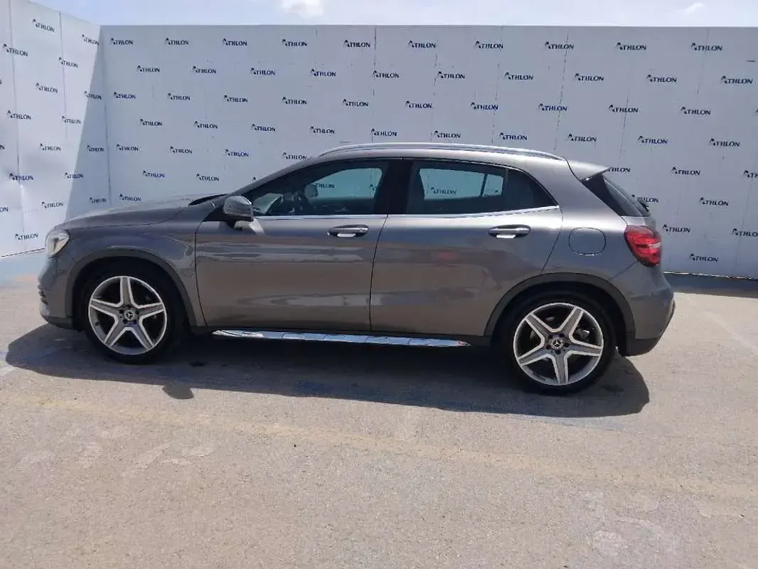 Usado Mercedes GLA200 136 CV (100 kW) 2020 Gris SUV