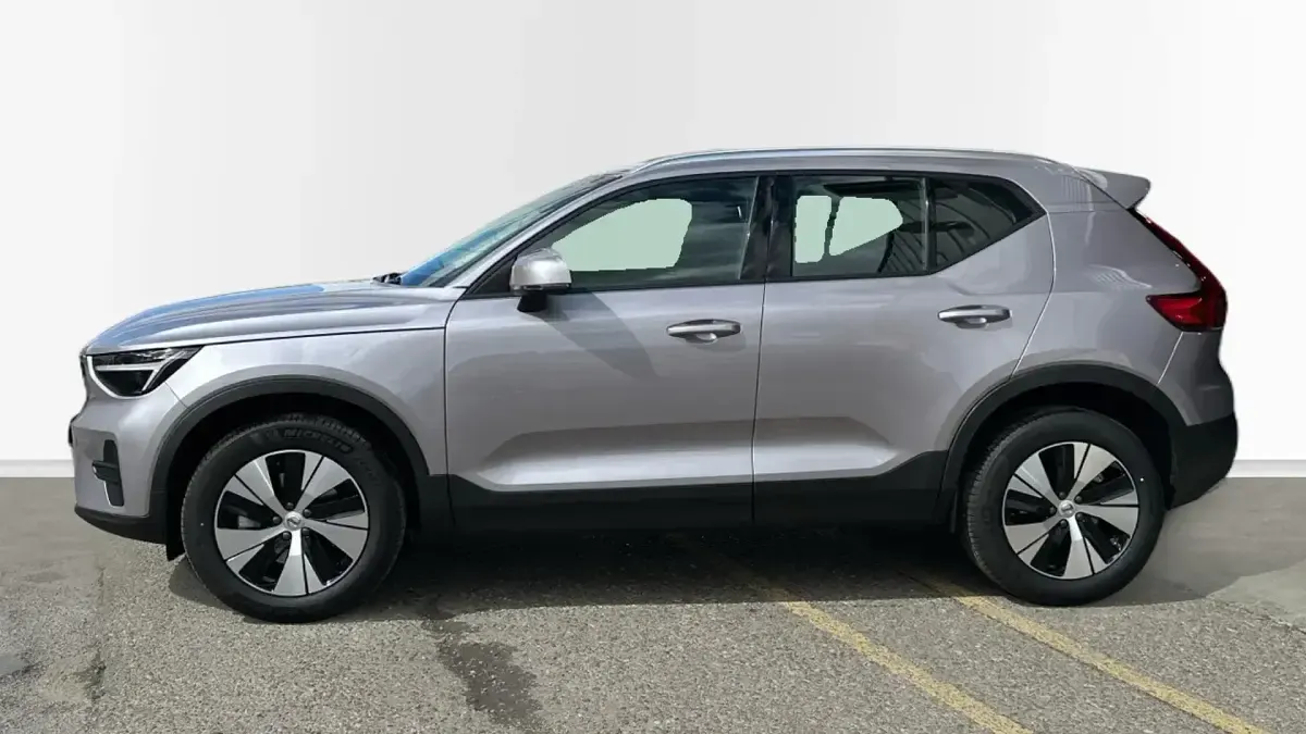 Uusi Volvo XC40 Core 163 HP (119 kW) 2026 Otro Katumaasturi