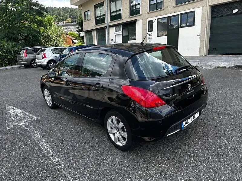 Usado Peugeot 308 Business-Line 92 CV (67 kW) 2013 Negro Berlina