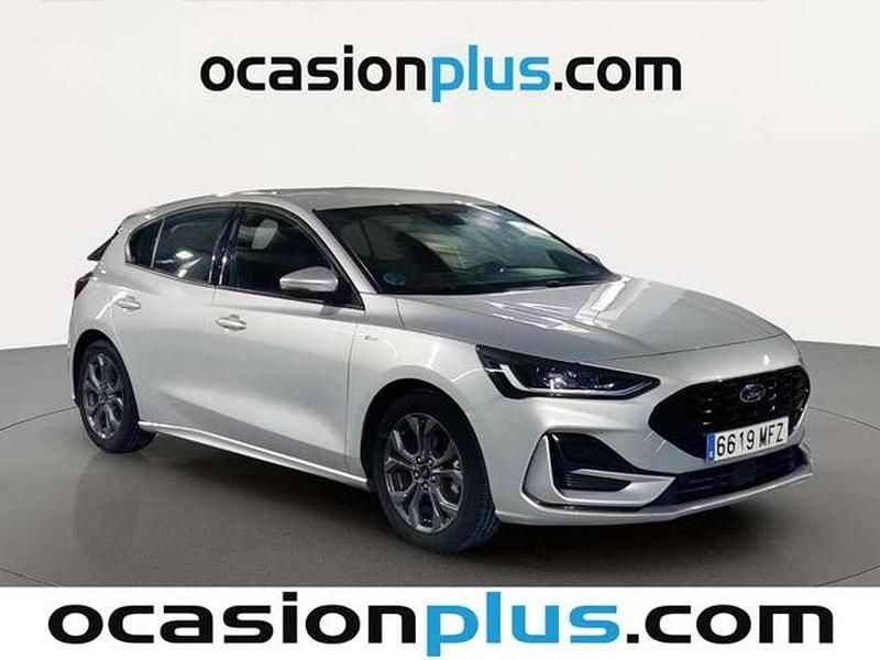 Usado Ford Focus ST-Line 125 CV (91 kW) 2023 Plateado Utilitario