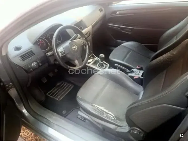 Usado Opel Astra GTC Sport 120 CV (88 kW) 2006 Gris / plata Berlina