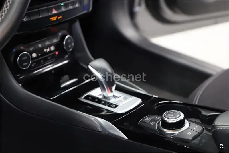 Usado Infiniti QX30 Premium 170 CV (125 kW) 2019 Gris / plata SUV