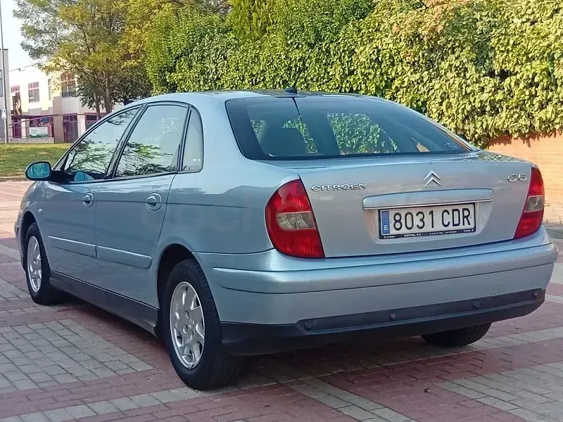 Usado Citroën C5 117 CV (86 kW) 2003 Azul Berlina