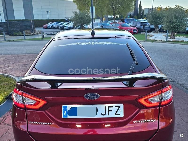 Usado Ford Mondeo Titanium 180 CV (132 kW) 2015 Granate Berlina