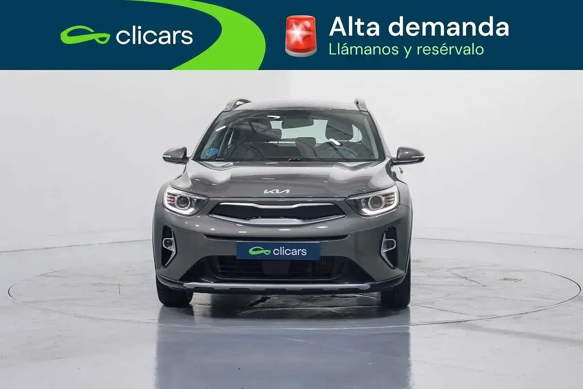 Usado Kia Stonic 120 CV (88 kW) 2023 Gris SUV