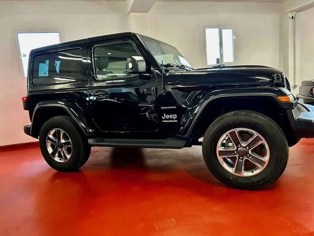 Usado Jeep Wrangler Sahara 200 CV (147 kW) 2019 Negro SUV