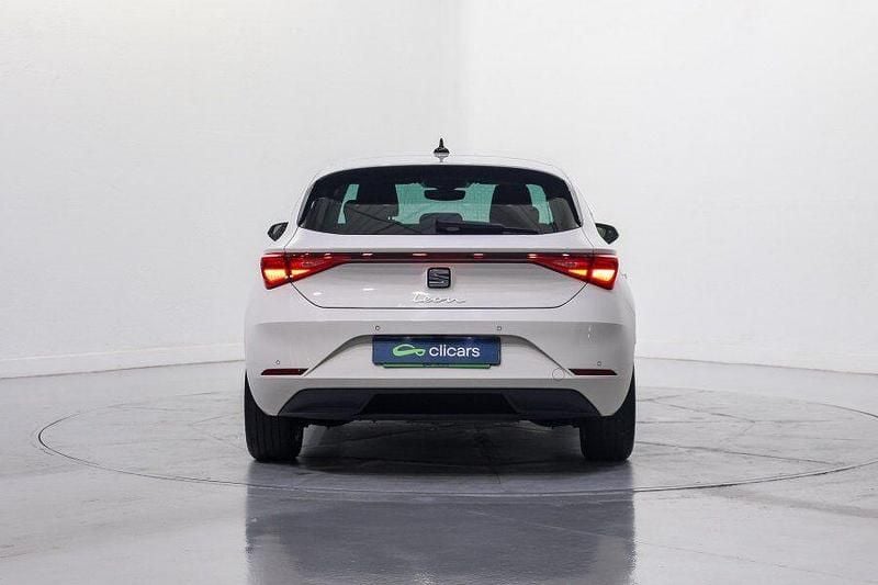 Usado Seat Leon Style 115 CV (84 kW) 2021 Blanco Berlina