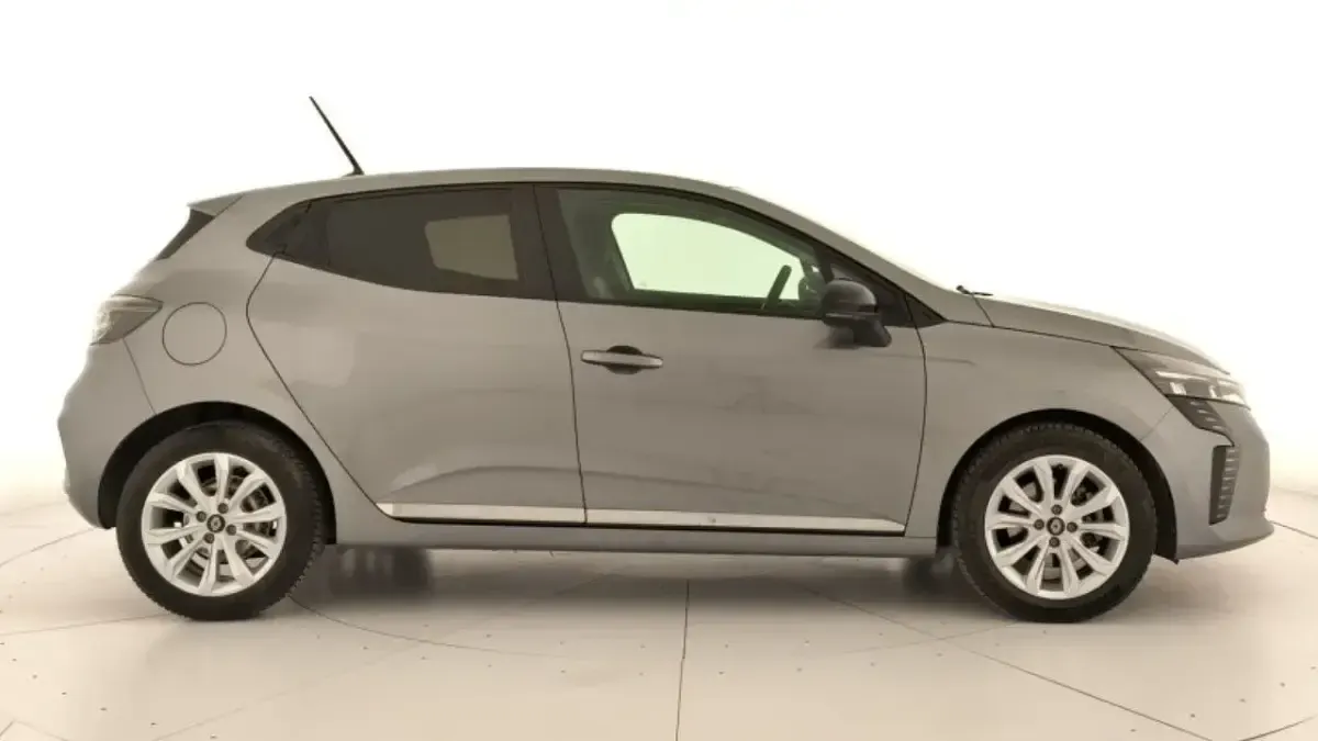 Usado Renault Clio V Evolution 100 CV (73 kW) 2025 Gris pizarra Berlina