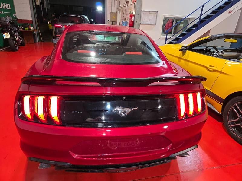 Usado Ford Mustang 290 CV (213 kW) 2018 Rojo Coupe