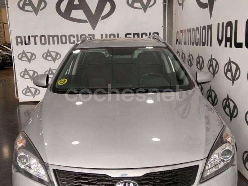 Usado Kia Ceed 128 CV (94 kW) 2011 Gris / plata Utilitario