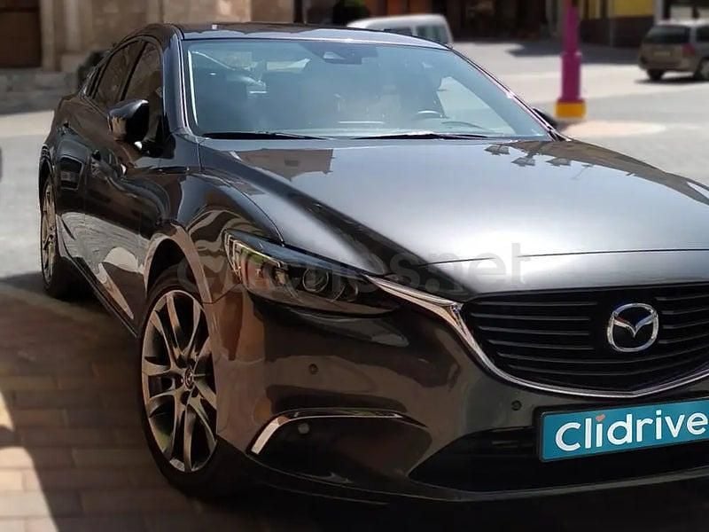 Usado Mazda 6 Luxury 175 CV (128 kW) 2017 Gris / plata Berlina