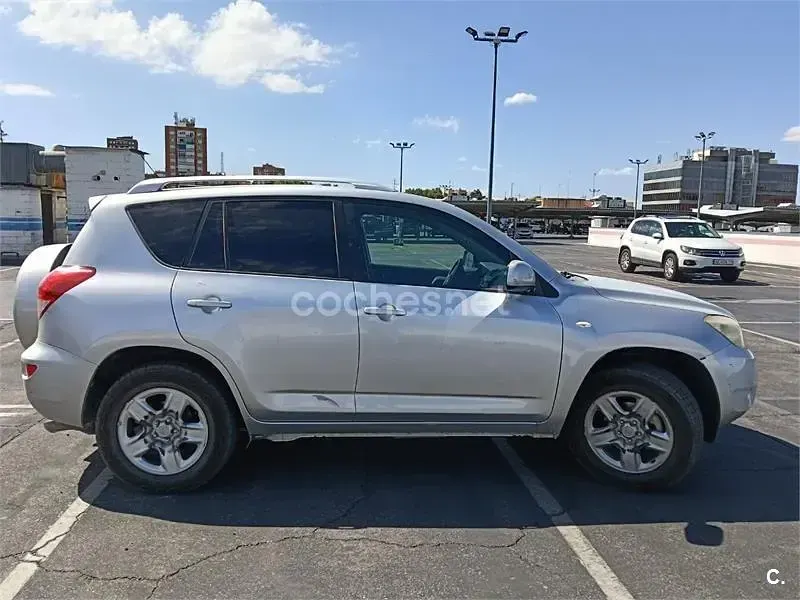 Usado Toyota RAV4 Executive 152 CV (111 kW) 2006 Gris / plata SUV