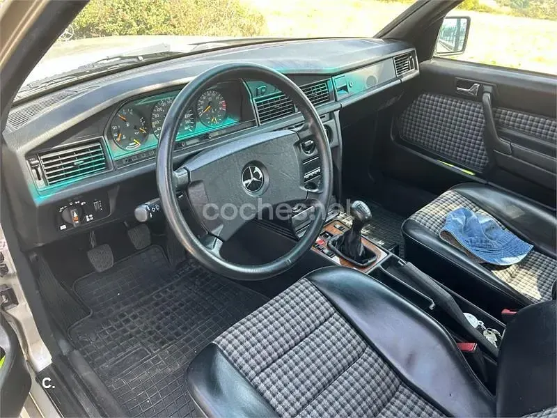Usado Mercedes 190 195 CV (143 kW) 1989 Beige Berlina