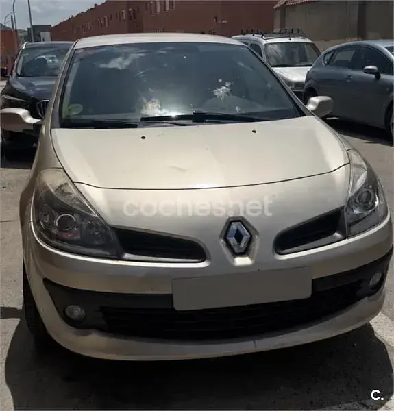 Begagnad Renault Clio II Authentique 75 HK (55 kW) 2007 Beige Sedan