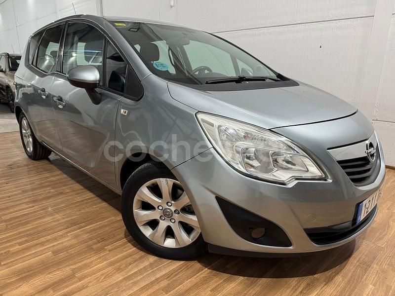 Usado Opel Meriva Enjoy 120 CV (88 kW) 2010 Gris / plata Monovolumen