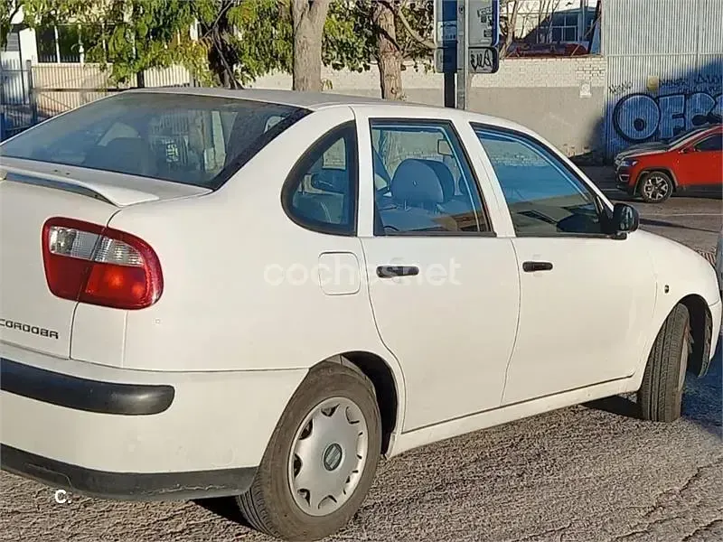 Usado Seat Cordoba Stella 75 CV (55 kW) 2002 Blanco Berlina
