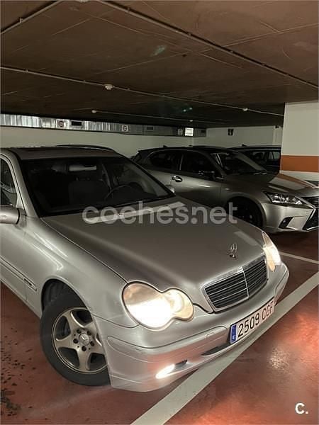 Usado Mercedes C220 Classic 143 CV (105 kW) 2003 Gris / plata Berlina