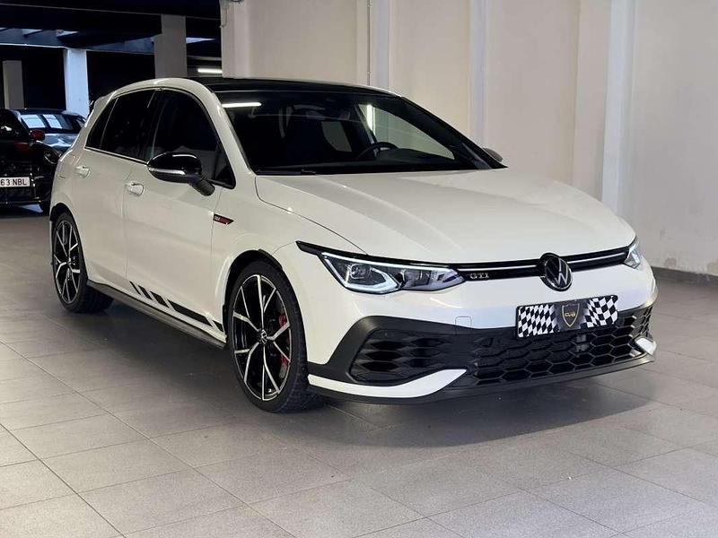 Usado VW Golf VIII GTI 300 CV (220 kW) 2023 Blanco Utilitario