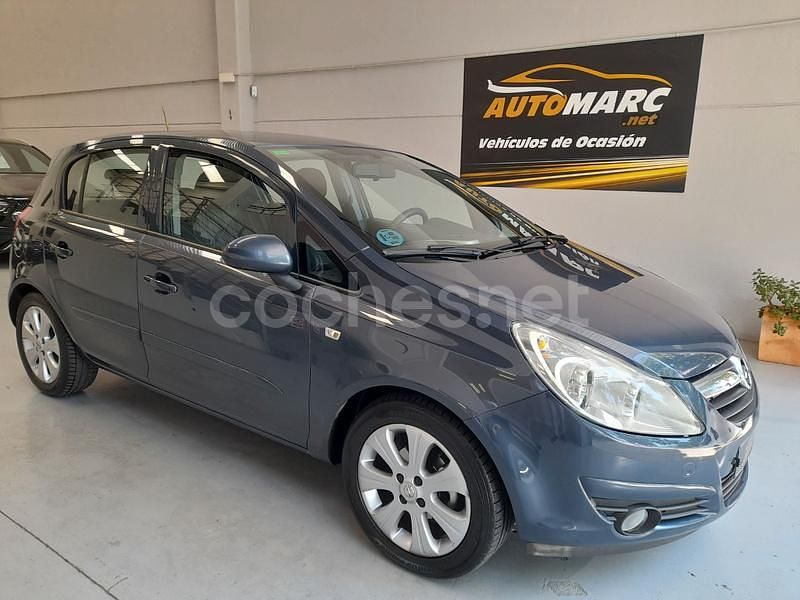 Gris / plata Usado 2008 Opel Corsa Enjoy Berlina | 4990 € (Precio justo) - Imagen 1/4