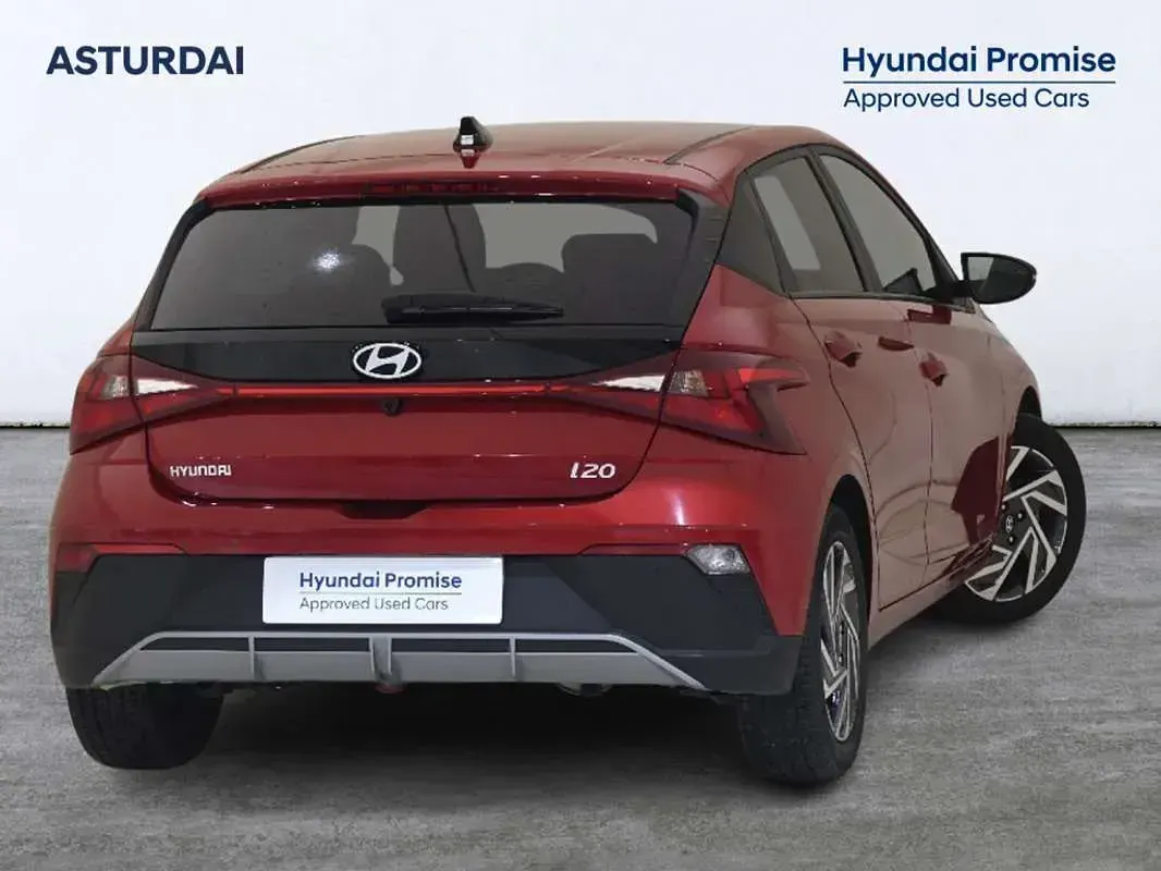 Usado Hyundai i20 84 CV (61 kW) 2025 Rojo Utilitario