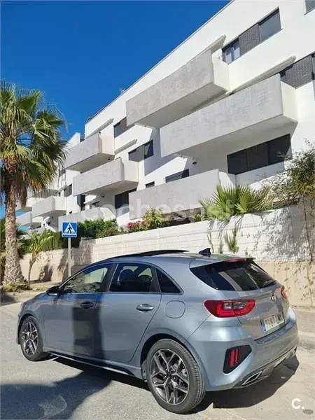 Usado Kia Ceed GT GT-Line 140 HP (102 kW) 2021 Cinzento Sedan