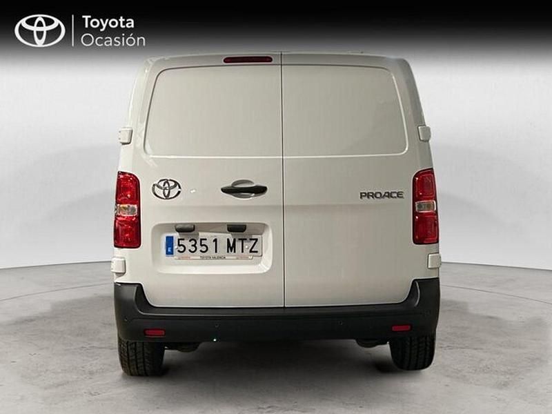 Usado Toyota Proace 120 CV (88 kW) 2024 Blanco Monovolumen