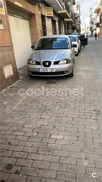 Usado Seat Ibiza 100 CV (73 kW) 2002 Gris / plata Berlina