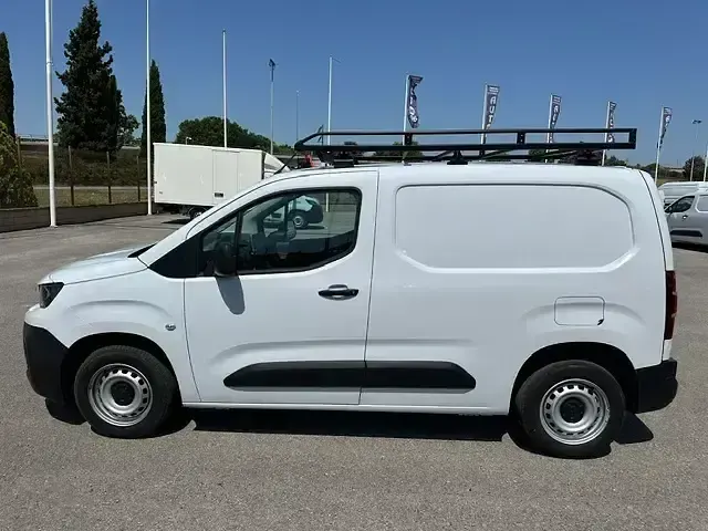 Usado Peugeot Partner 75 CV (55 kW) 2022 Blanco Monovolumen