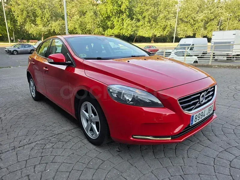 Usado Volvo V40 Kinetic 115 CV (84 kW) 2015 Rojo Berlina